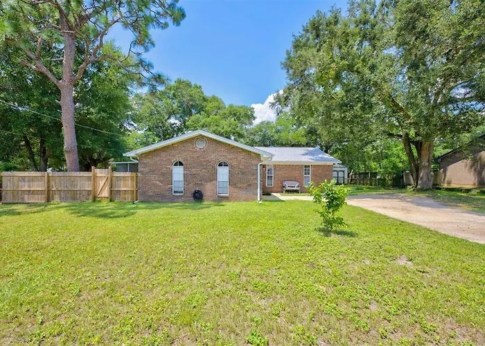 Modern With Screened Porch And Boat Parking Holiday home