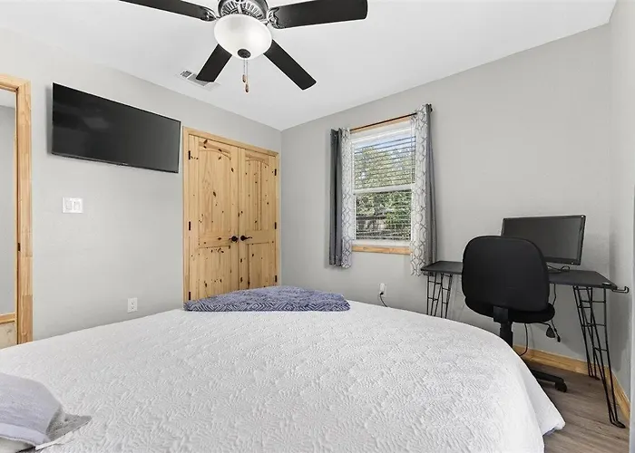 Modern With Screened Porch And Boat Parking *