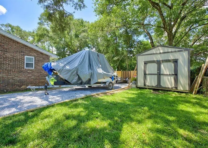 Modern With Screened Porch And Boat Parking *