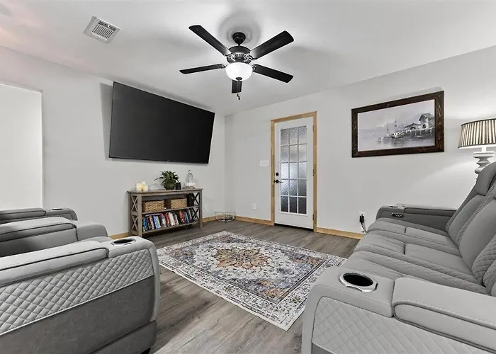 Modern With Screened Porch And Boat Parking *